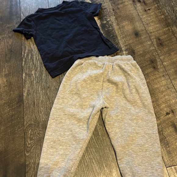 4/$20 George 2t birthday boy tee shirt with grey track sweat pants outfit - Picture 4 of 4